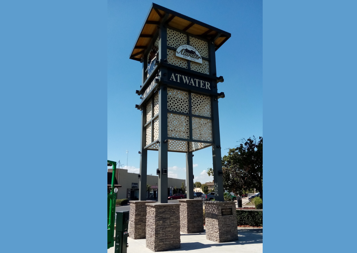  Big balloons are used to mark the special occasion of the City of Livingston’s 100th anniversary.  Photo: Steve Newvine 