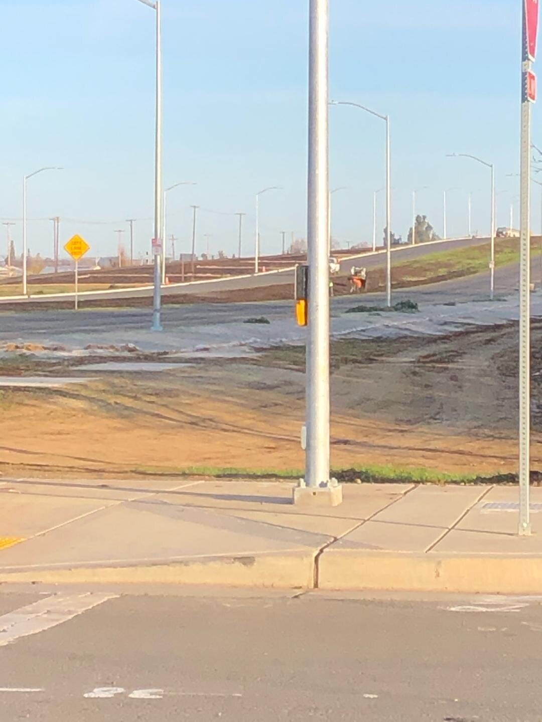  Campus Parkway will eventually take travelers from Highway 99 to Yosemite Avenue, where it will be easy to connect to Lake Road north to the UC Merced campus. Photo: Steve Newvine 