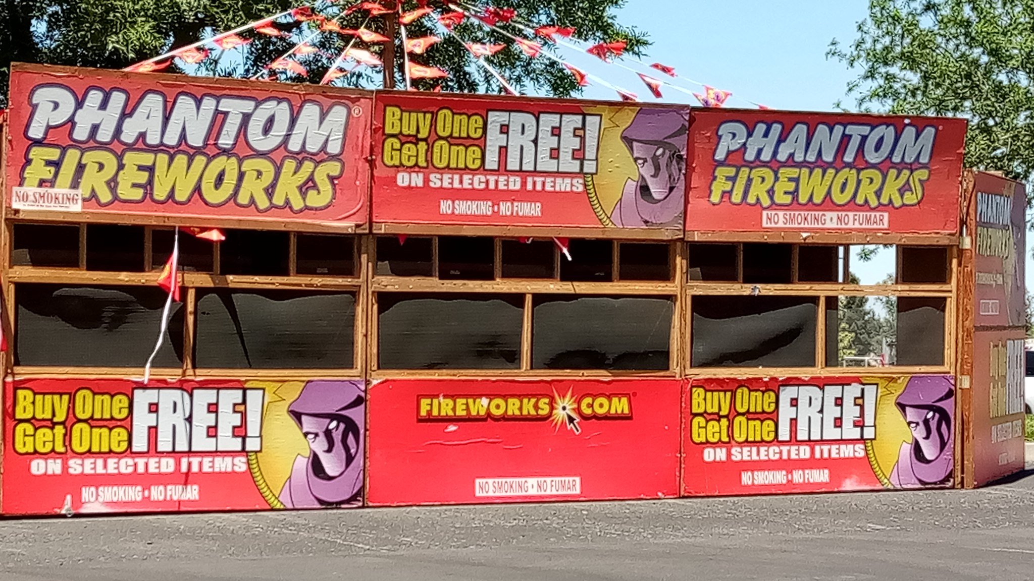  The fireworks stand benefiting Playhouse Merced is in the Raley’s parking lot on Yosemite Avenue in Merced.  Photo:  Steve Newvine 