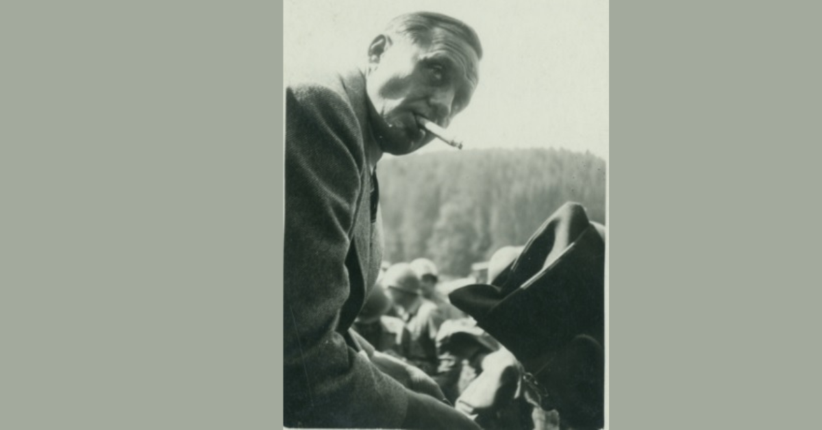 Comedian Jack Benny, shown here at a different show for a military audience, performed his weekly radio broadcast from Gardner Field near Taft, California in Kern County on October 15, 1944. Photo: National WW II Archives, John Joseph Janik